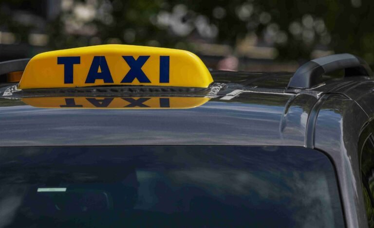 Airport Transfers from Sunbury Covering Heathrow, Gatwick and Every Major London Airport