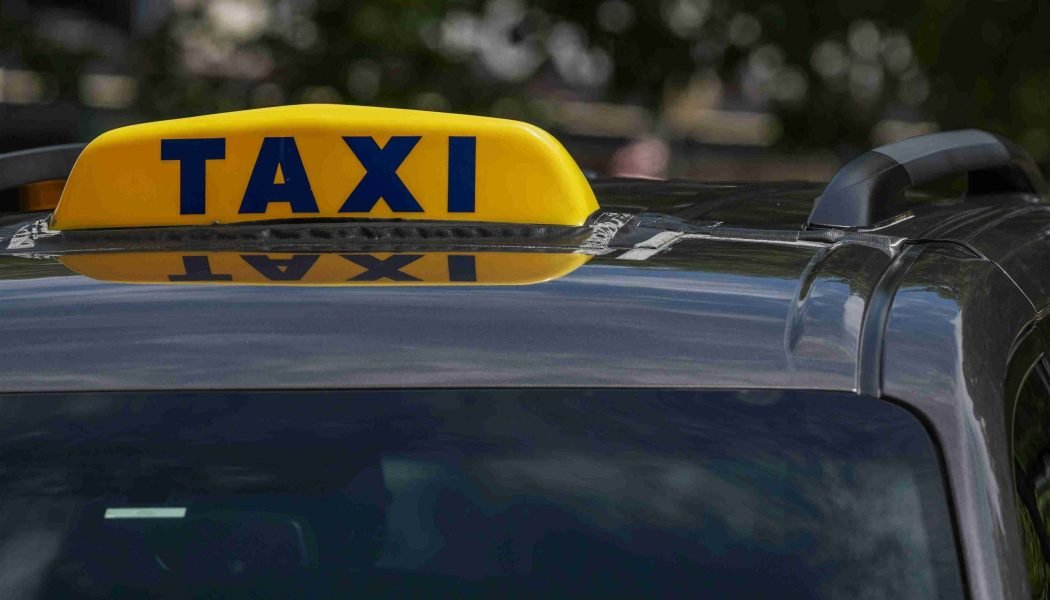 Airport Transfers from Sunbury Covering Heathrow, Gatwick and Every Major London Airport