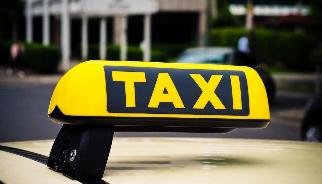 Sunbury-on-Thames Lock Keepers Airport Taxi for Thames River Workers